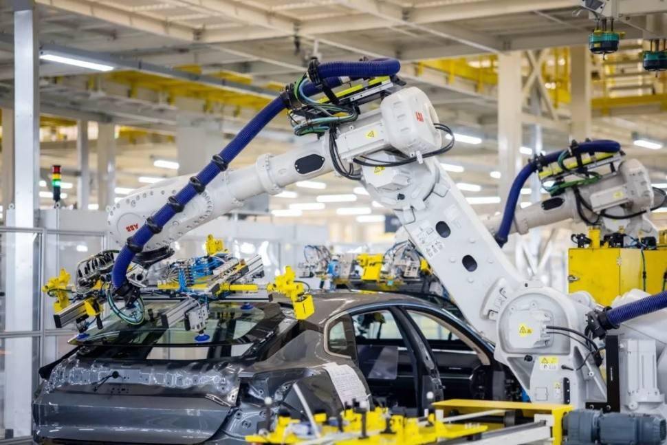 極氪001閃電交付，首個完整月交付量突破2000臺，智能電動市場迎來強勁新秀